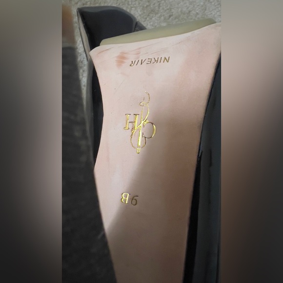 Cole Haan collaboration with Nike Air pumps - Picture 3 of 14